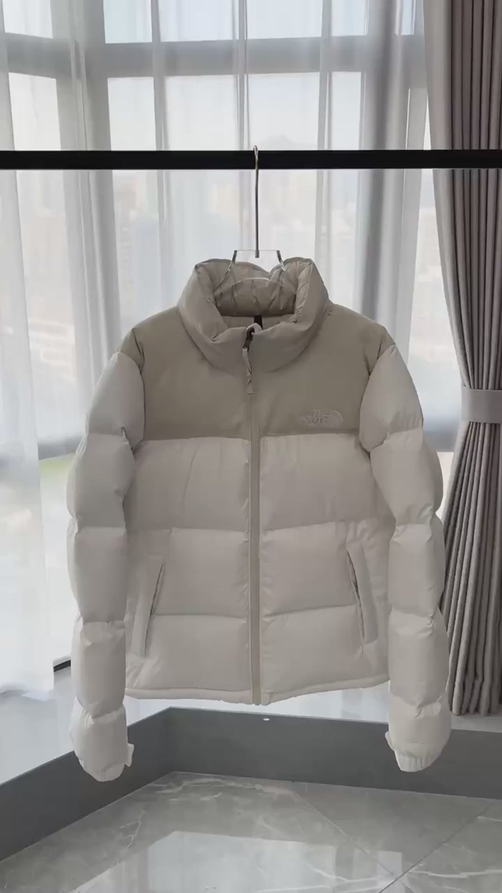 The North Face Cropped Stand-Collar Puffer Jacket – Cream